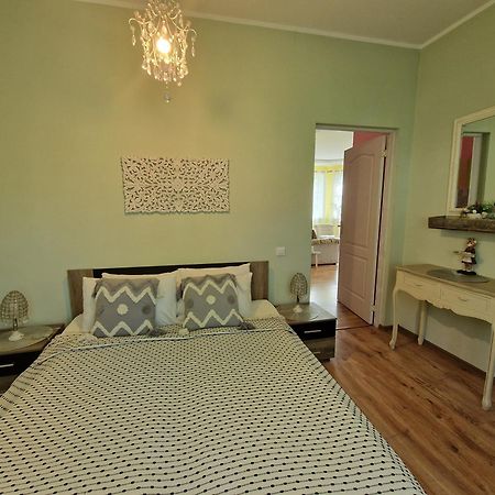 Boutigue City House With Terrace And Garden Free Parking Riga Exterior photo